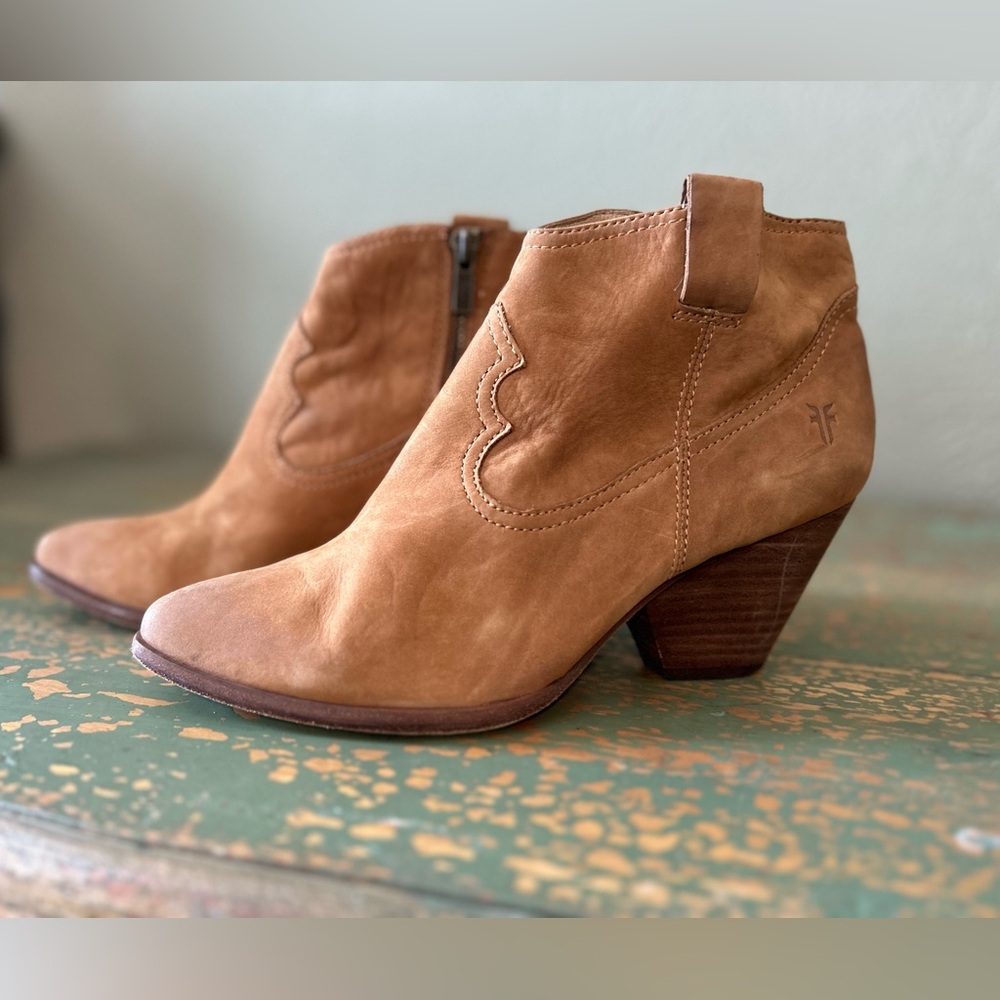 Frye Reina Suede Stacked Western Booties Size 7.5
